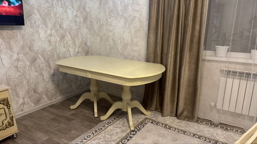 Продам стол и стулья 10 шт.