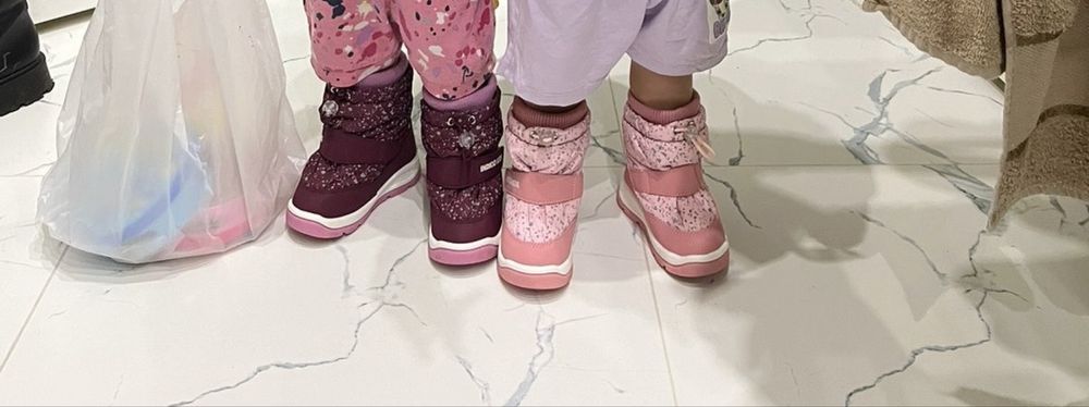 Продам детские сапожки indigo