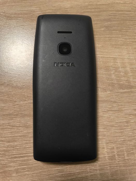 Два смарт часовника и телефон Nokia 8210 4G