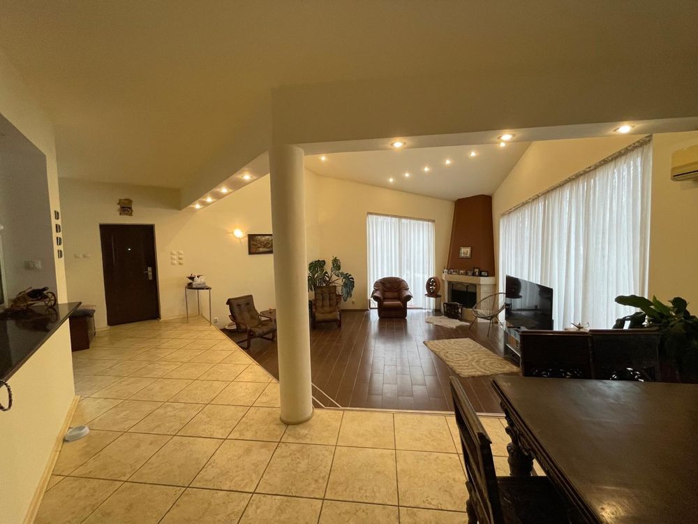 Casa str. General Gheorghe Anghelescu, sens giratoriu Bariera Valcii