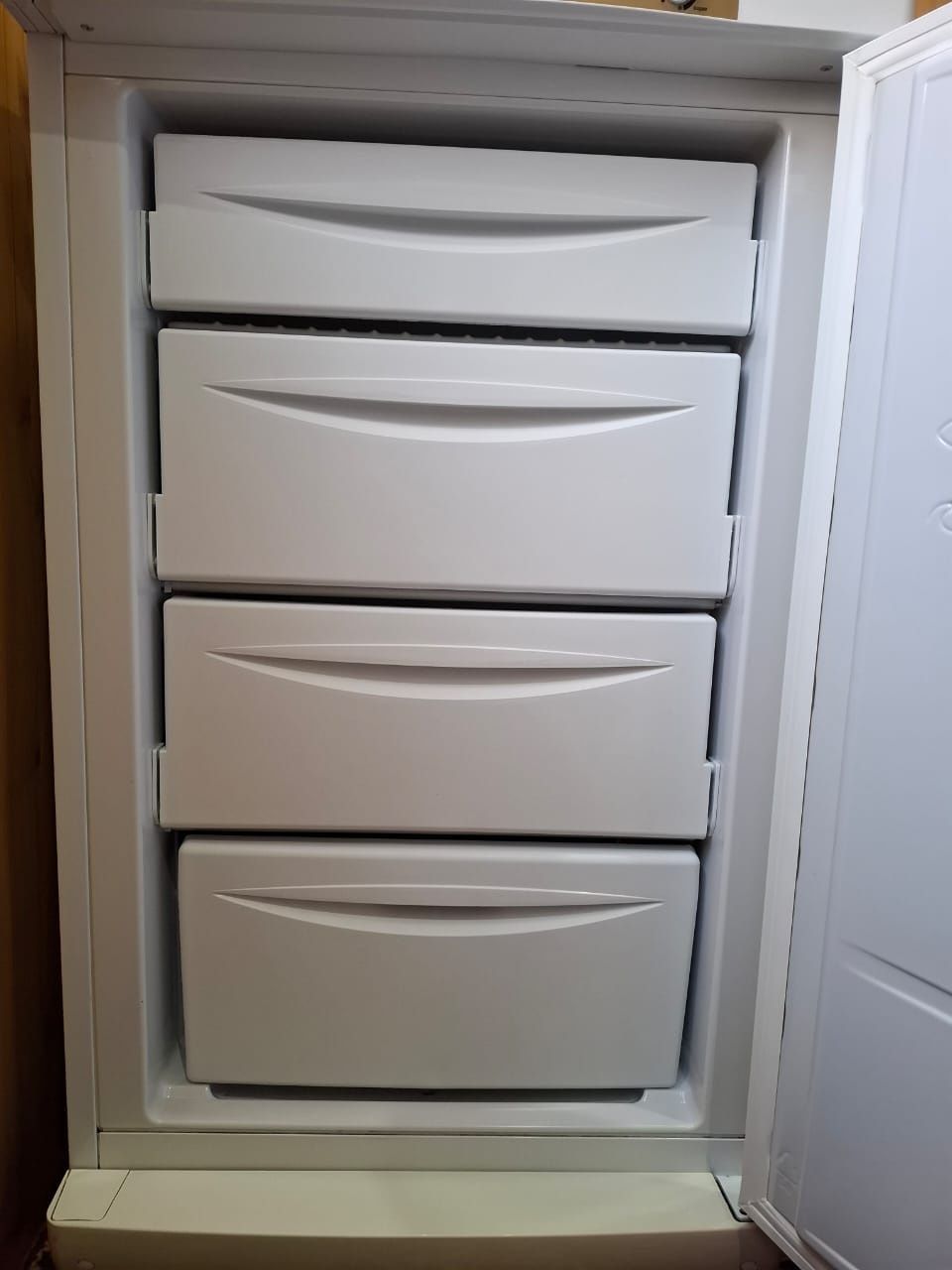 Морозилка Indesit
