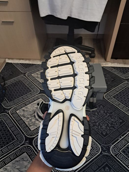 Balenciaga track noi cu eticheta