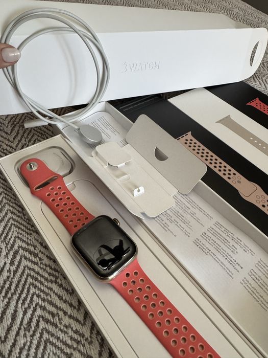 Apple watch series8 gps+cellular 45 mm Gold Stainless Steel Case