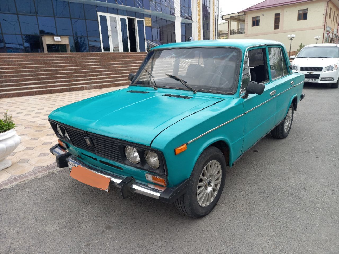 Lada vaz 2103 sotiladi