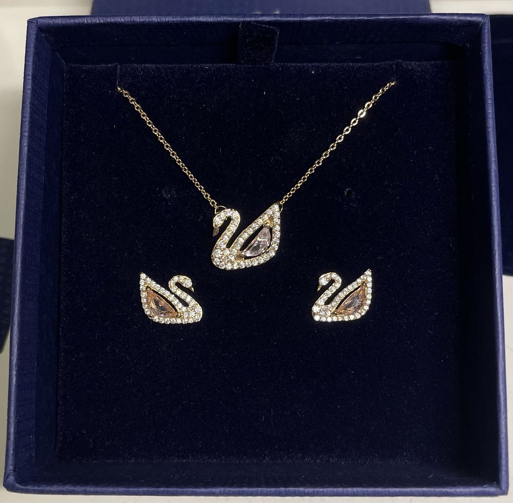 Комплект обеци и колие на Сваровски / Swarovski