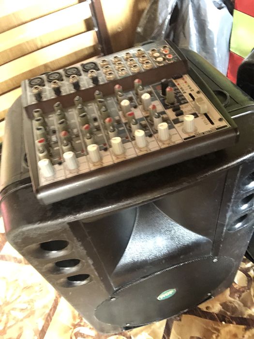 Vand boxe rcf art200 cu mixer behringer