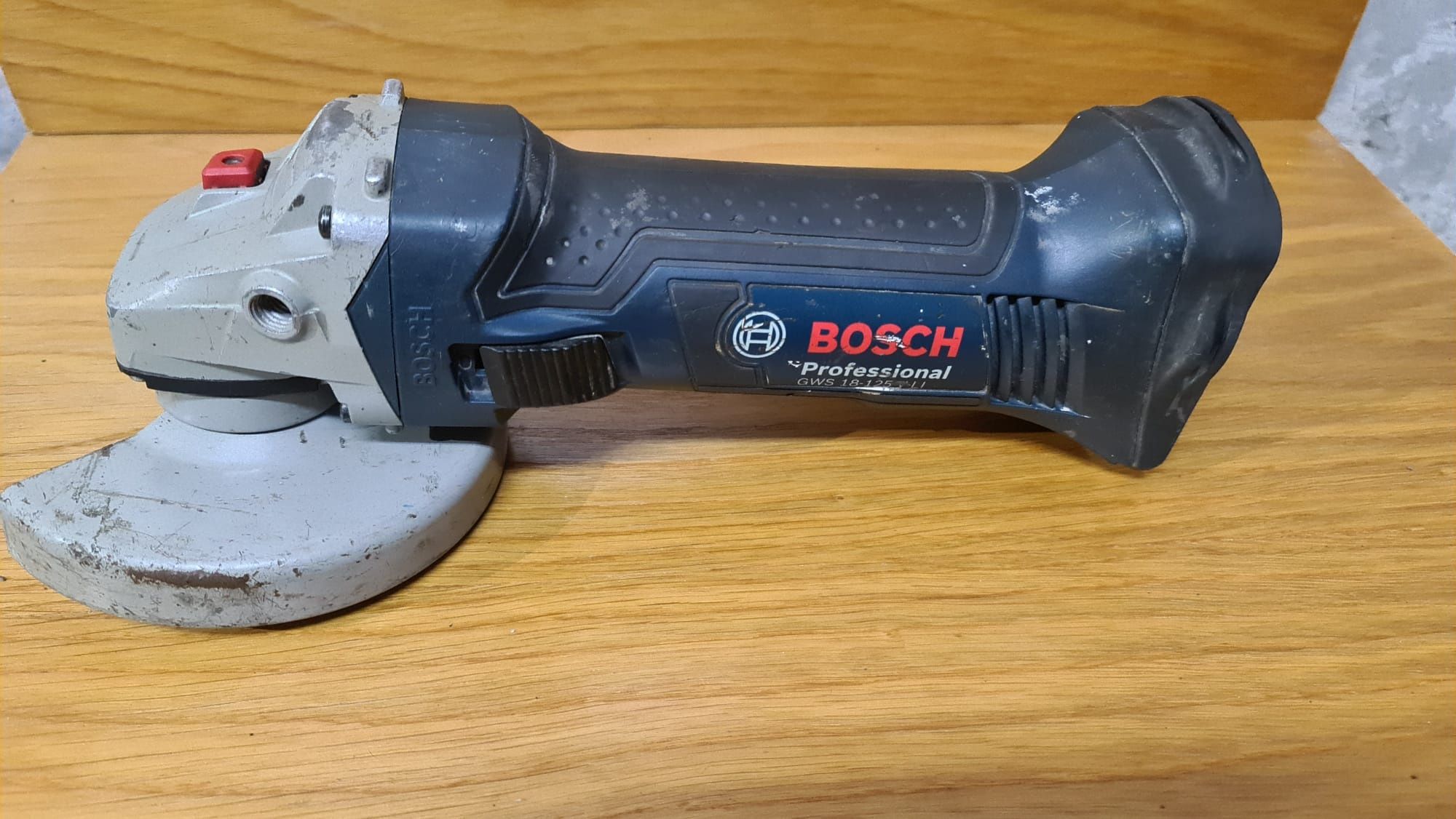 Vand doua flexuri cu baterie bosch