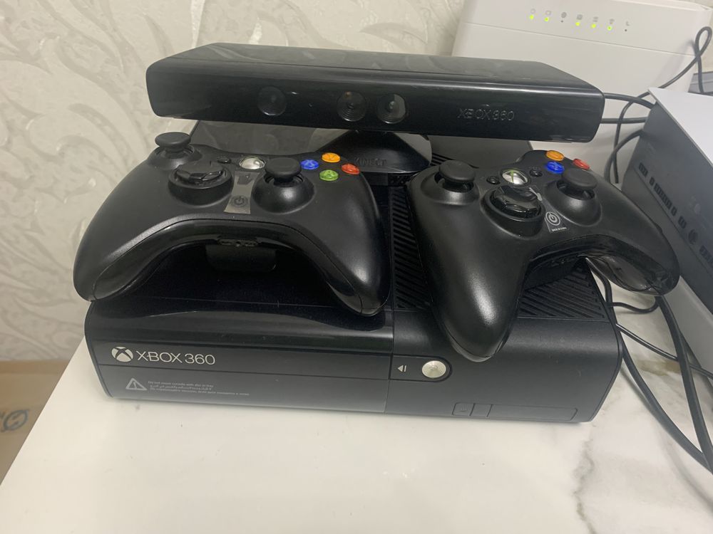 Продам Xbox 360 1TB 145игр на памяти два джестика прошитый