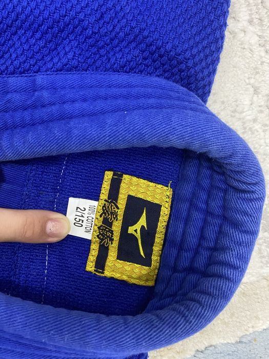 Есть синий кимано для дзюдо