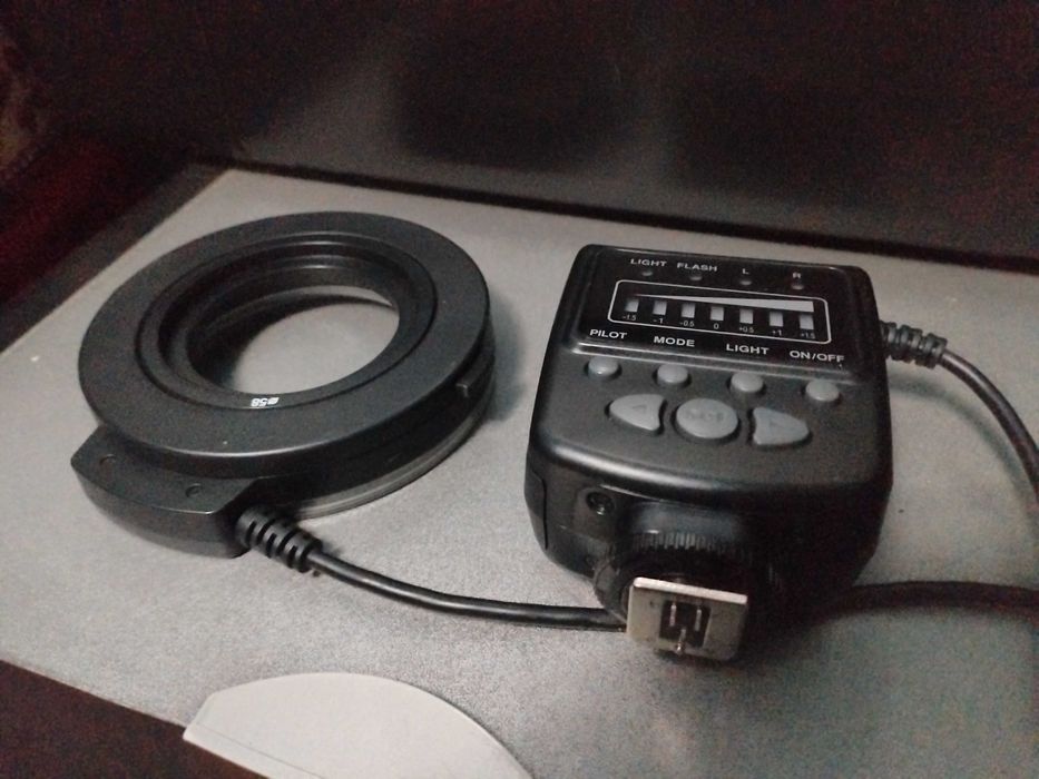 Вспышка и свет на объектив для фотоаппарата