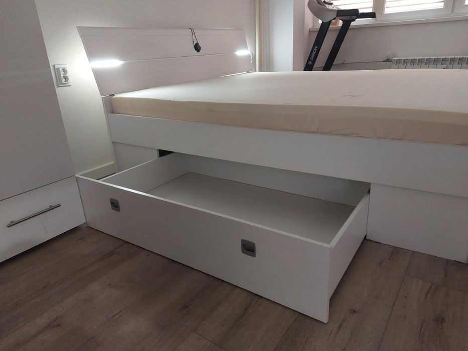 Висока Спалня Led Осветление Чекмеджета Подматрачна Рамка Матрак