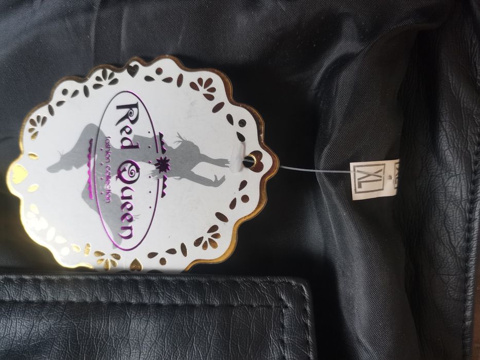 Ново дамско черно късо кожено яке размер L