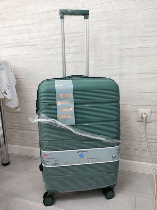 Новый Стильный Чемодан средний размер