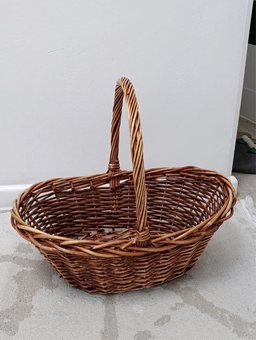 Продам карзину плетенную