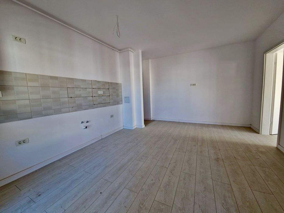 Închiriez apartament tip studio, 42 mp, 300m metrou