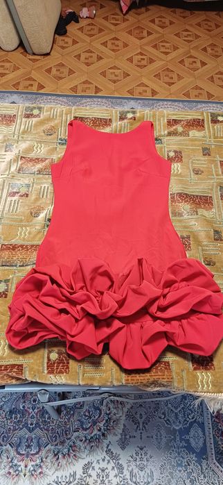 Продам  красное классное платье