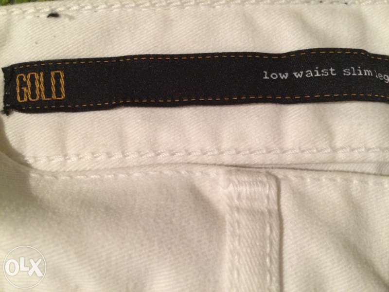 Нови бели дънки,с кръпки ,оригинални Джаст Кавали.
