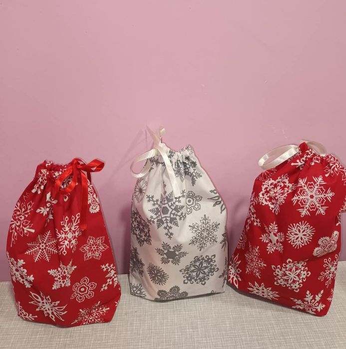 Коледни торбички за подаръци