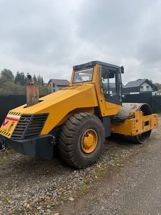 Vând Cilindru compactor Bomag 19 T