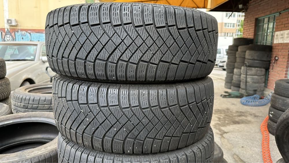 Продавам 4бр. Зимни гуми 205/55/16 Pirelli / Пирели