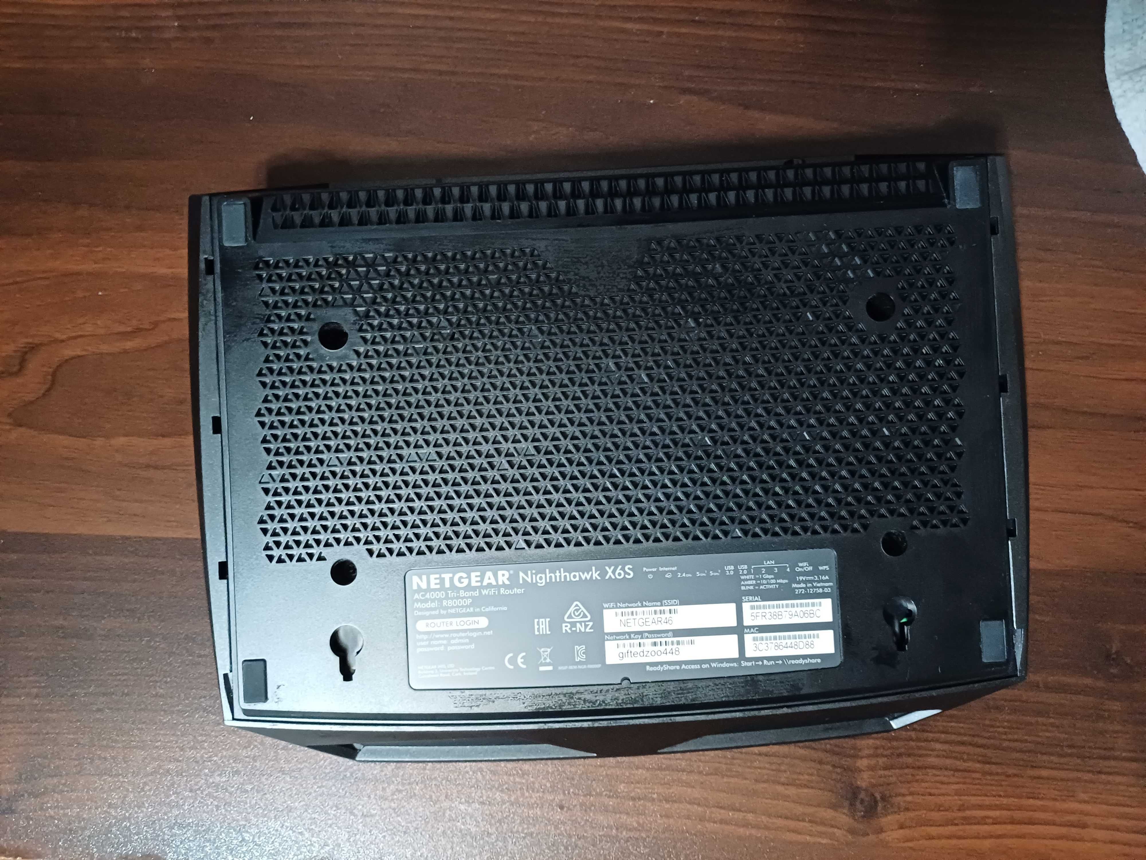 Netgear X6S R8000P, WiFi tri band, 2.4 and 5 Ghz, VPN, перфектен