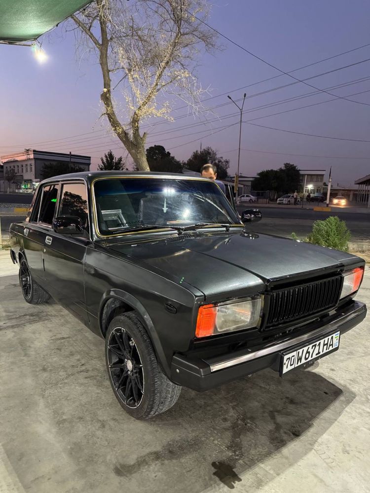 Lada 07 sotiladi