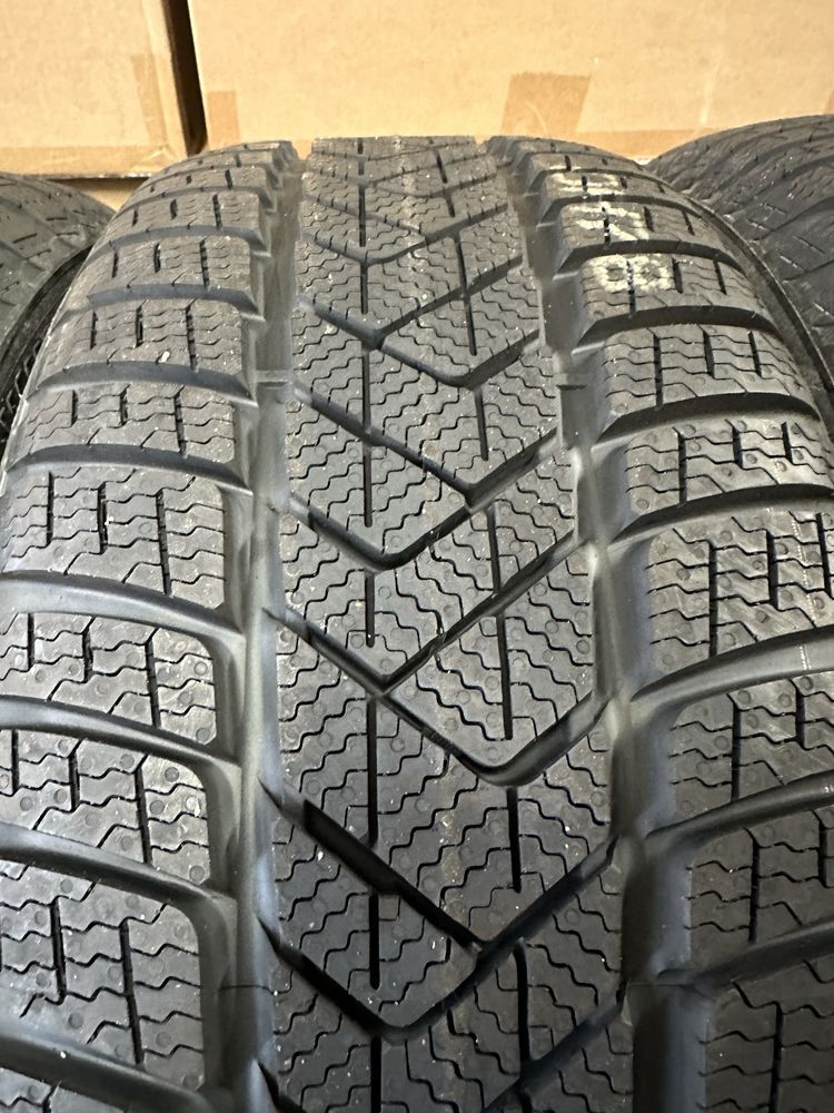 245/45/18 Pirelli Sotto Zero 3 DOT2521