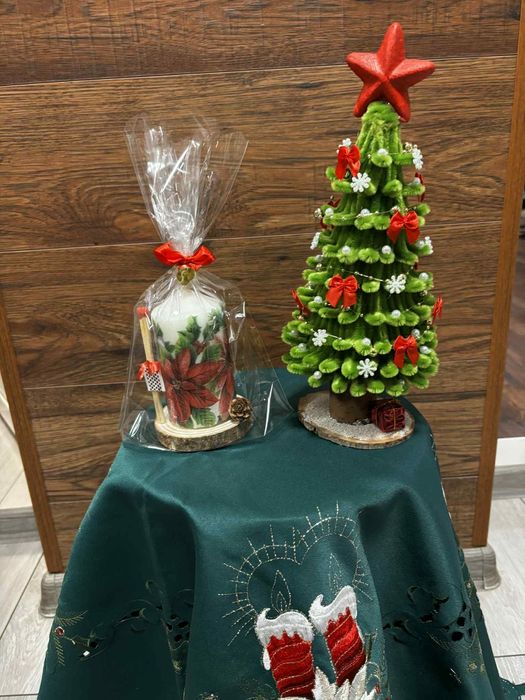 Коледни свещи и елхички