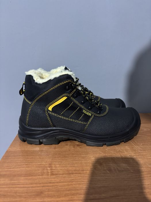 Рабочие зимние ботинки 42р