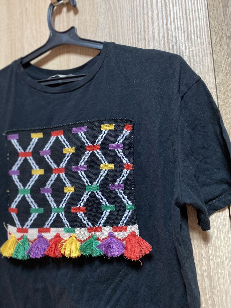 Тениска Zara ефектна бродерия, черна
