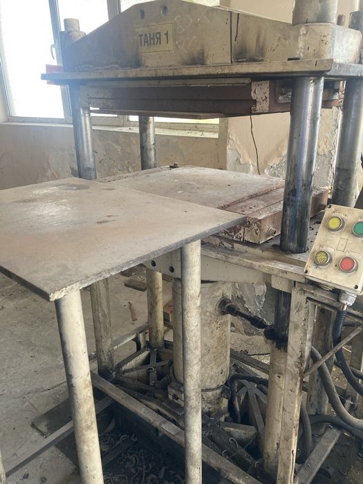 Хидравлична преса за вулканизация