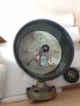 Manometru cu contact 3v-220v. AC/DC. pana la 6 bari
