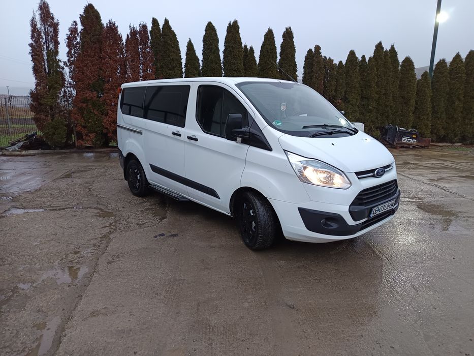 Vând Ford tranzit custom 8+1locuri
