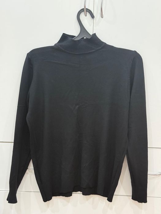 Черный лонгслив осенний