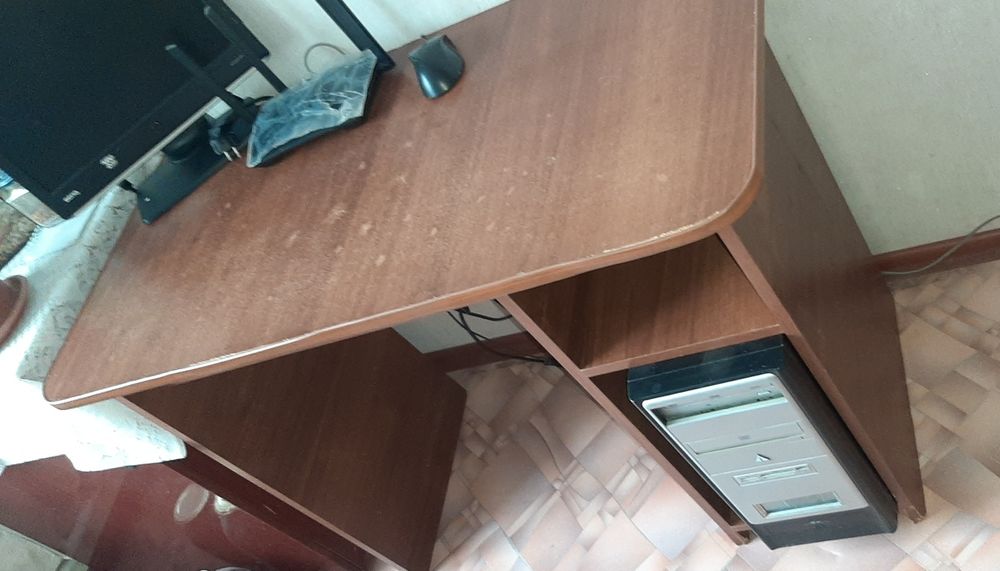 Стол компьютерный