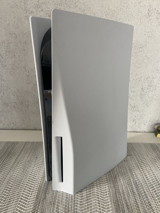 Конзола PS5 Disc Edition + Игра