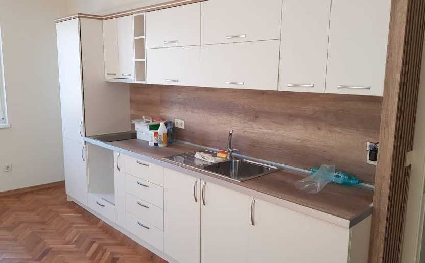 Дава се под наем Двустаен апартамент в Бургас, Център - 110 кв.м за 400 € - Снимка #2