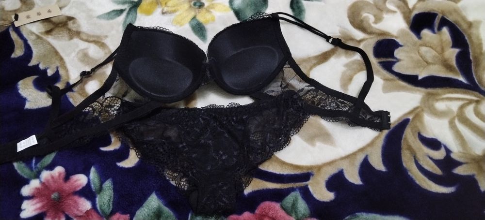 Срочно бюстгальтер комплектлар сотилади.