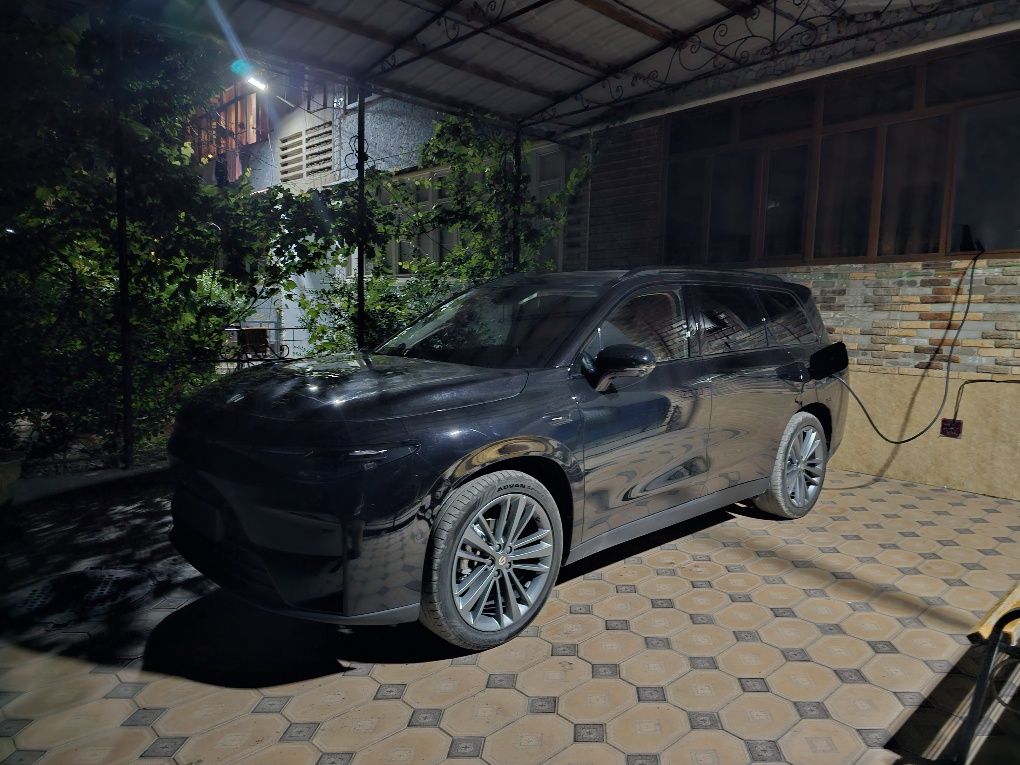 Taxi VIP Leapmotor C16 EV driver , личный водитель