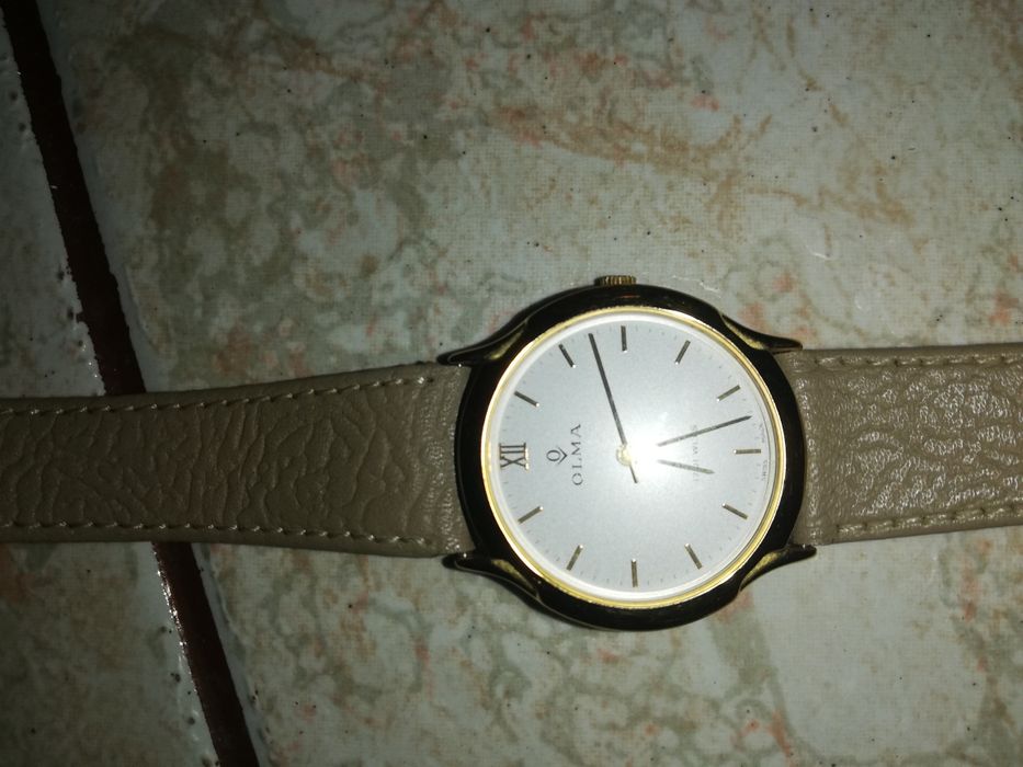Vand ceas de mana marca DOXA.