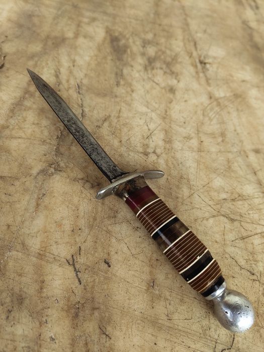 Стар ловджийски нож..