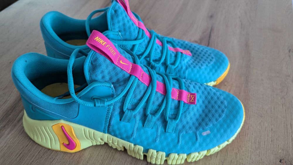 Adidasi Nike Free Metcon 5 - Dusty Cactus/Fierce Pink - 43