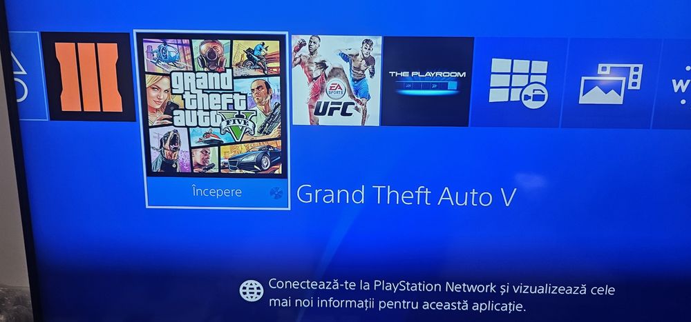 PlayStation 4 cu 2 manete și joc GTA V nou ,hard disk 500Gb