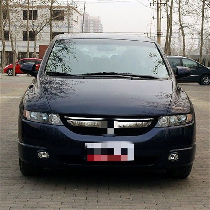 Стекла фар Honda odyssey 05-08г.