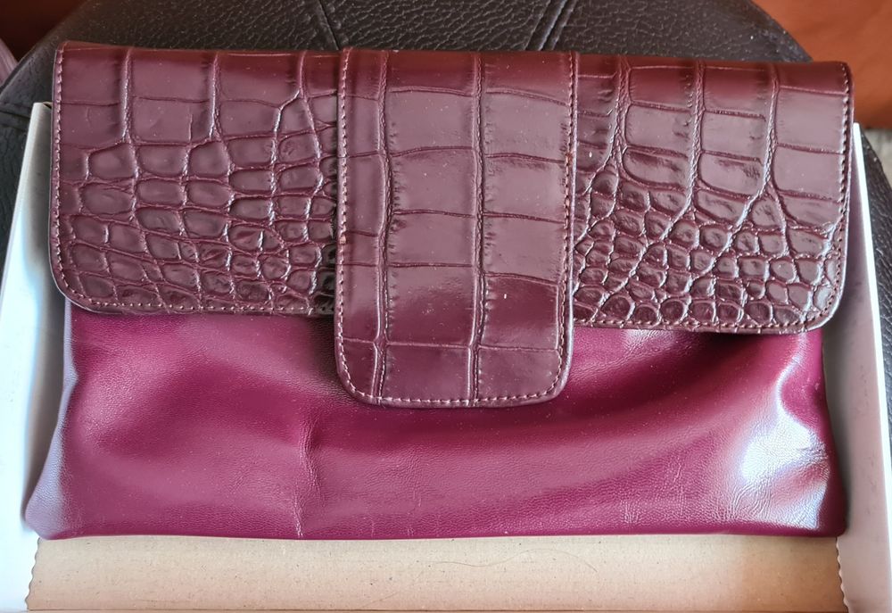 Pantofi din piele culoare visiniu si geanta plic asortata