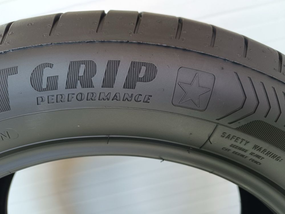 2бр летни гуми 225/55/17/97W/Goodyear efficient grip/dot2220/5.7мм гра