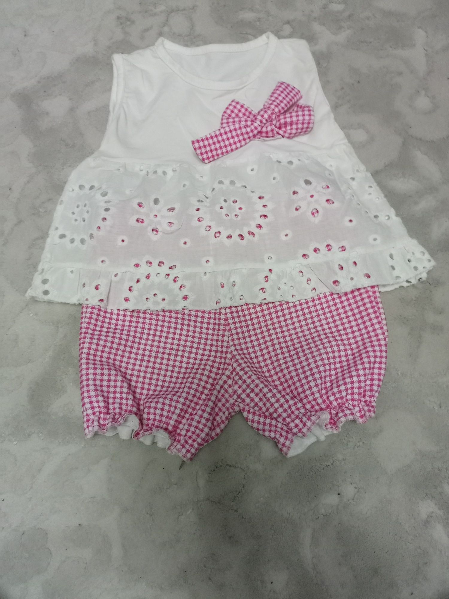 Costum pantaloni și maieu marime 98 varsta 2-3 ani