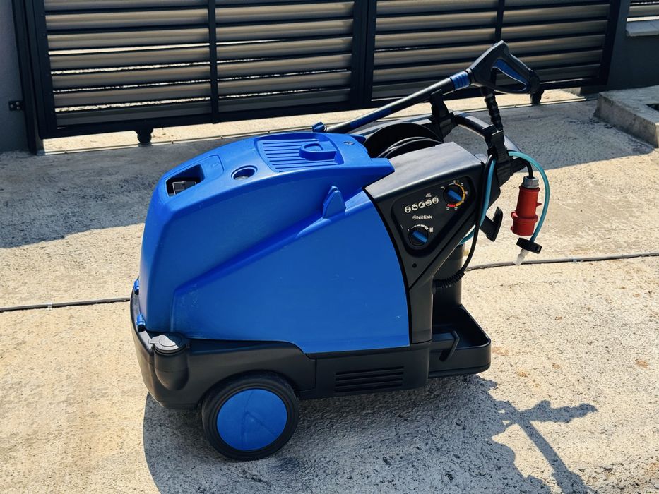 Aparat de curățat profesional NILFISK cu apă caldă MH-4M, 5.5kW, 380V