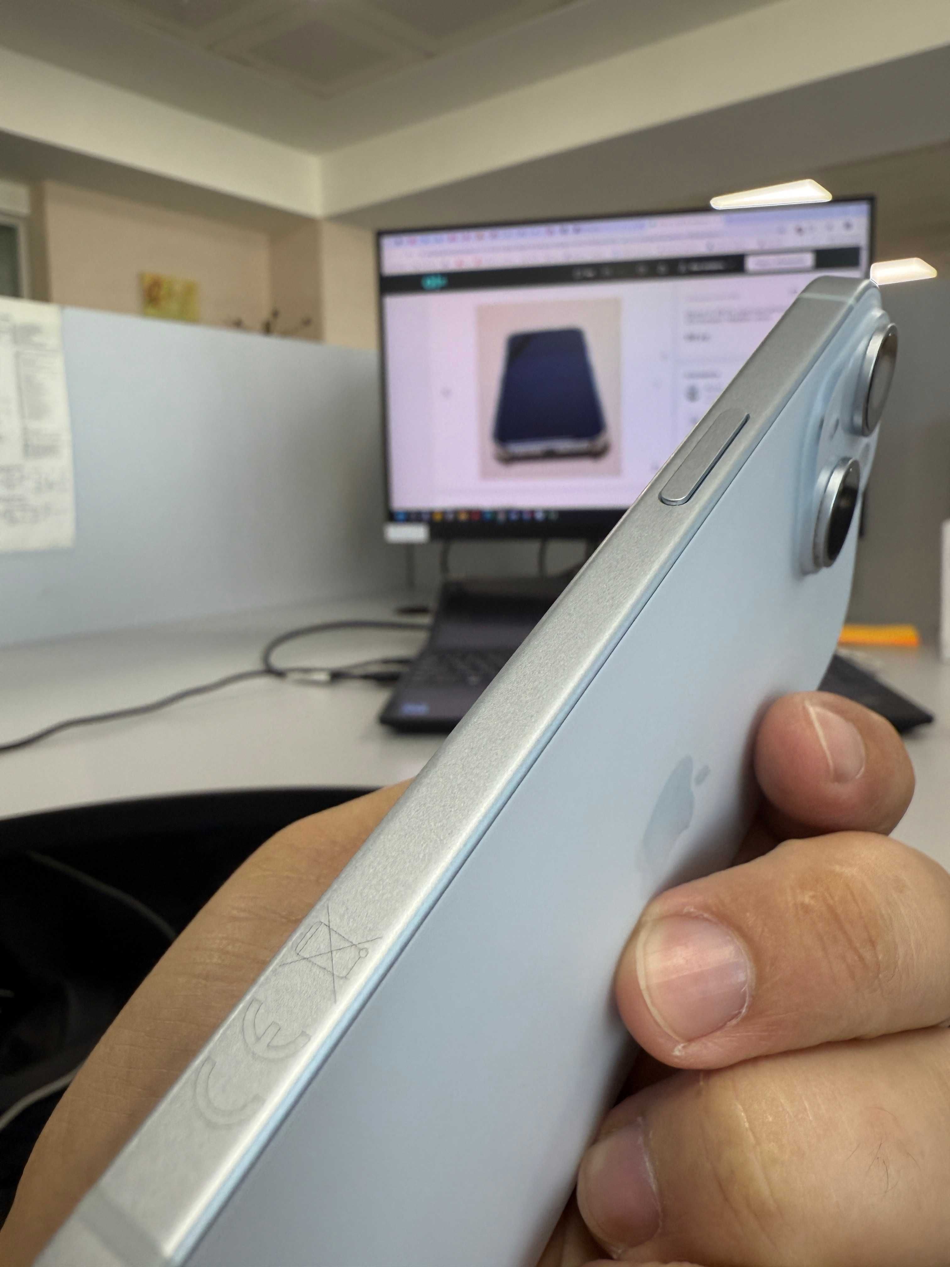 iPhone 15  256 GB Оригинал Как новый (из Италии), 93%.