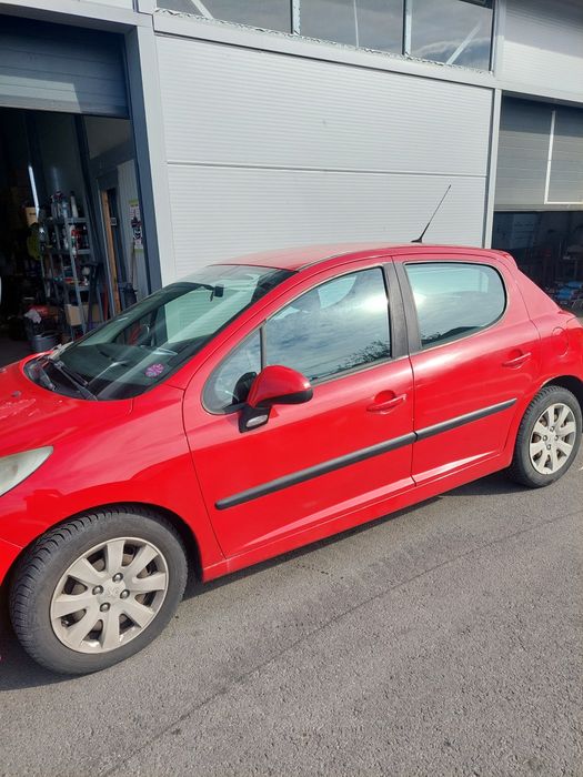 Vând Peugeot 207